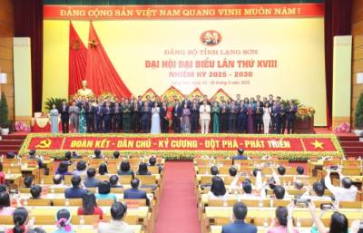Ban Chấp hành Đảng bộ tỉnh Lạng Sơn khóa XVIII, nhiệm kỳ 2025 – 2030 ra mắt Đại hội. Ảnh: Anh Tuấn – TTXVN 