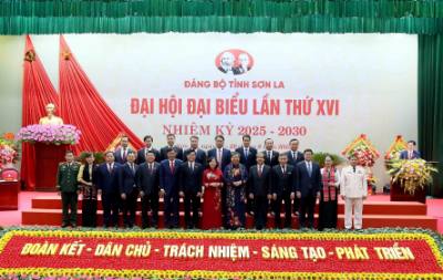 Các đại biểu chụp ảnh chung. Ảnh: Quang Quyết - TTXVN