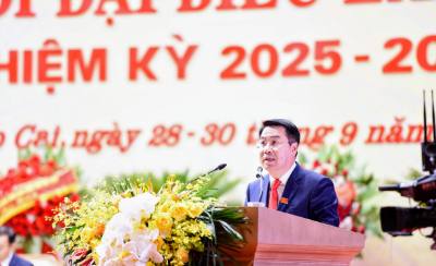 Đồng chí Nguyễn Tuấn Anh, Phó Bí thư Tỉnh ủy Lào Cai, phát biểu tại phiên bế mạc. Ảnh: Tuấn Khôi - TTXVN