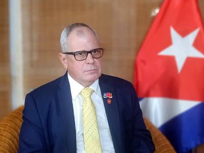 Tổng Thư ký Quốc hội và Hội đồng Nhà nước Cuba Homero Acosta Álvarez trả lời phỏng vấn phóng viên Thông tấn xã Việt Nam. Ảnh: TTXVN