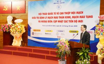 Tiến sĩ, bác sĩ Nguyễn Tri Thức, Thứ trưởng Bộ Y tế phát biểu tại Hội thảo. Ảnh: Đinh Hằng - TTXVN