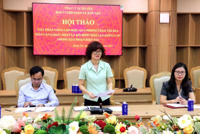 Phó Chủ tịch Ủy ban MTTQ Việt Nam tỉnh Hưng Yên Đặng Thị Chiên phát biểu tham luận tại Hội thảo. Ảnh: Đinh Văn Nhiều-TTXVN