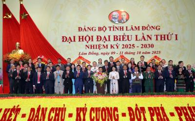 Đoàn đại biểu Đảng bộ tỉnh Lâm Đồng đi dự Đại hội đại biểu toàn quốc lần thứ XIV của Đảng. Ành Chu Quốc Hùng - TTXVN