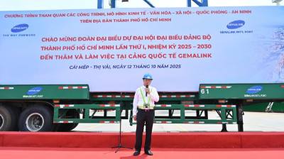 Ông Nguyễn Văn Thọ, Phó Chủ tịch thường trực UBND TP Hồ Chí Minh phát biểu tại buổi tham quan cảng Gemalink. Ảnh: Huỳnh Sơn-TTXVN