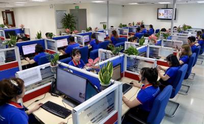 Trung tâm chăm sóc khách hàng của EVNHCMC hoạt động 24/7 phục vụ người dân, doanh nghiệp khi có yêu cầu. Ảnh: Thanh Vũ-TTXVN 