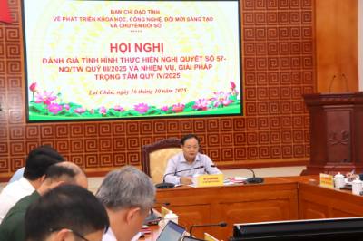 Bí thư Tỉnh ủy Lai Châu Lê Minh Ngân chủ trì hội nghị. Ảnh: Nguyễn Oanh-TTXVN