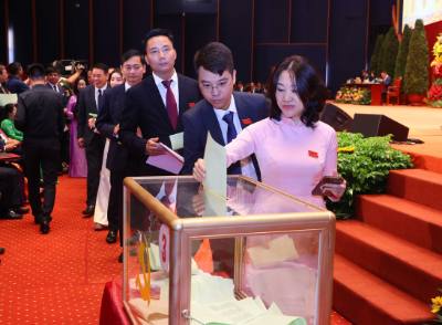 Đại hội bỏ phiếu bầu đại biểu chính thức và dự khuyết dự Đại hội đại biểu toàn quốc lần thứ XIV của Đảng. Ảnh: Văn Điệp – TTXVN