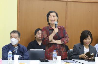 Giáo sư Nguyễn Thị Kim Oanh, Viện Công nghệ châu Á (AIT), phát biểu tại cuộc gặp. Ảnh: Đỗ Sinh – PV TTXVN tại Thái Lan