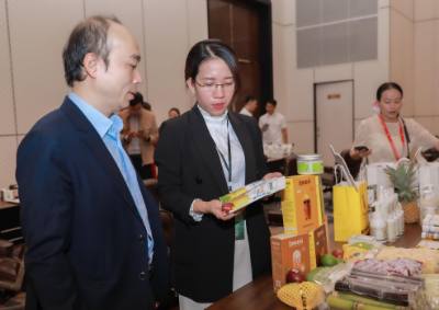 Các sản phẩm của doanh nghiệp Việt Nam được giới thiệu trực tiếp đến doanh nghiệp New Zealand. Ảnh: Phan Phương – TTXVN