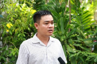 Ông Lê Ánh Mẫn, Bí thư Chi bộ kiêm Khu phố trưởng Khu phố 1 Trần Hưng Đạo, phường Tuy Hòa, tỉnh Đắk Lắk trả lời phỏng vấn về việc đóng góp ý kiến đối với dự thảo các văn kiện Đại hội XIV của Đảng. Ảnh: Xuân Triệu - TTXVN