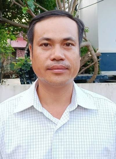 Ông Lò Văn Chung, Bí thư Chi bộ bản Công, xã Chiềng Sơ, tỉnh Sơn La đóng góp ý kiến vào dự thảo các văn kiện trình Đại hội XIV của Đảng. Ảnh: TTXVN phát
