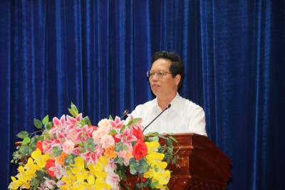 Ông Nguyễn Thành Diệu, Phó Chủ tịch UBND tỉnh Đồng Tháp, trình bày báo cáo tại Hội nghị. Ảnh: Đức Tâm – TTXVN