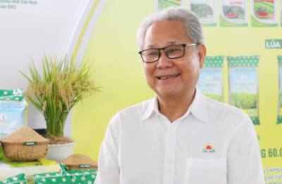 Ông Huỳnh Văn Thòn, Anh hùng Lao động, Chủ tịch Hội đồng quản trị Công ty Cổ phần Tập đoàn Lộc Trời góp ý dự thảo văn kiện Đại hội XIV của Đảng. Ảnh: Công Mạo - TTXVN