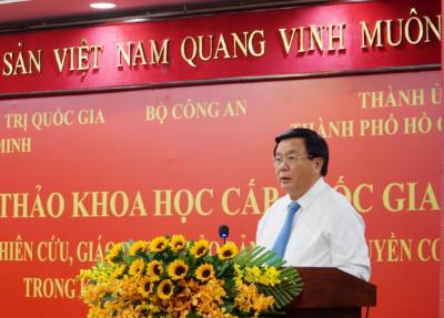 Đồng chí Nguyễn Xuân Thắng, Ủy viên Bộ Chính trị, Giám đốc Học viện Chính trị quốc gia Hồ Chí Minh, Chủ tịch Hội đồng Lý luận Trung ương phát biểu khai mạc và đề dẫn hội thảo. Ảnh: Thu Hoài - TTXVN