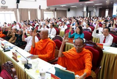 Đại biểu tham gia biểu quyết thông qua Nghị quyết tại kỳ họp. Ảnh: Phạm Minh Tuấn-TTXVN