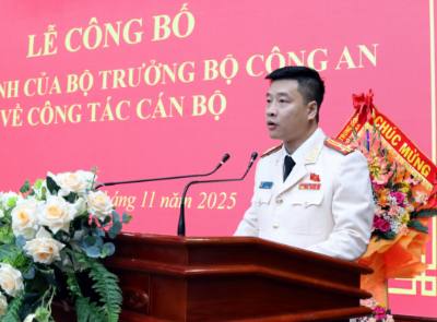 Thượng tá Vũ Thanh Tùng, Giám đốc Công an tỉnh Lạng Sơn, phát biểu nhận nhiệm vụ. Ảnh: TTXVN phát