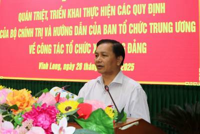 Bí thư Tỉnh ủy Vĩnh Long Trần Văn Lâu phát biểu tại hội nghị. Ảnh: Phạm Minh Tuấn-TTXVN.