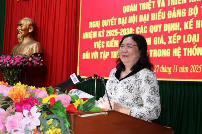 Phó Bí thư Thường trực Tỉnh ủy Vĩnh Long Hồ Thị Hoàng Yến phát biểu tại hội nghị. Ảnh: Phạm Minh Tuấn-TTXVN