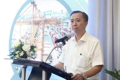 Ông Huỳnh Minh Vũ, Phó Giám đốc Phụ trách Trung tâm Hội nhập quốc tế, Viện Nghiên cứu phát triển TP. Hồ Chí Minh phát biểu tại hội thảo. Ảnh: Xuân Anh -TTXVN