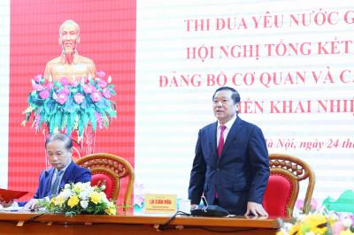 Đồng chí Lại Xuân Môn, Uỷ viên Trung ương Đảng, Phó Trưởng Ban Thường trực Ban Tuyên giáo và Dân vận Trung ương điều hành chương trình hội nghị. Ảnh: Phương Hoa - TTXVN