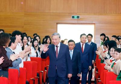 Tổng Bí thư Tô Lâm và các đồng chí lãnh đạo Đảng, Nhà nước dự Triển lãm Đảng Cộng sản Việt Nam từ Đại hội đến Đại hội. Ảnh: Thống Nhất – TTXVN