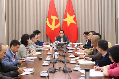 Đồng chí Lê Hoài Trung, Bí thư Trung ương Đảng, Bộ trưởng Ngoại giao chủ trì cuộc họp. Ảnh: An Đăng - TTXVN