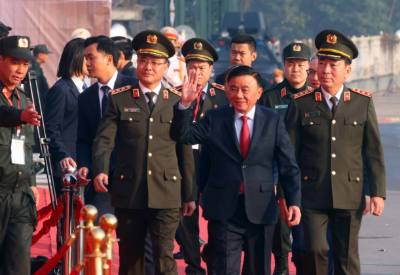 Thường trực Ban Bí thư Trần Cẩm Tú dự Lễ xuất quân, diễn tập phương án đảm bảo an ninh, trật tự Đại hội đại biểu toàn quốc lần thứ XIV của Đảng. Ảnh: Phạm Kiên - TTXVN