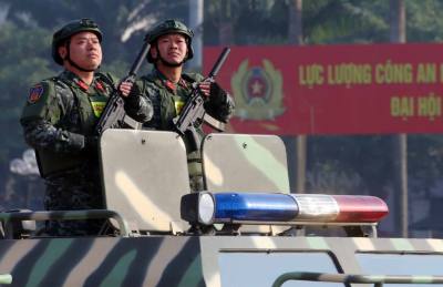 Khối xe tác chiến, chống khủng bố, xe bọc thép chống đạn của lực lượng Cảnh sát đặc nhiệm tham gia diễu hành phương tiện đặc chủng của Bộ Công an. Ảnh: Phạm Kiên - TTXVN