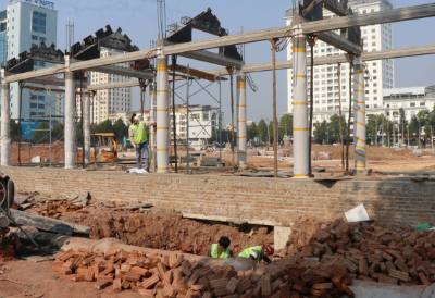 Đơn vị thi đông gấp rút triển khai các hạng mục của dự án. Ảnh: Thanh Thương - TTXVN