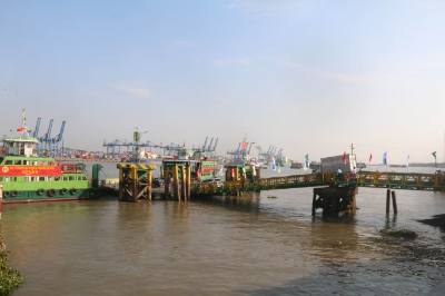 Phà Cát Lái, nơi sẽ xây dựng cầu Cát Lái. Ảnh: Công Phong - TTXVN