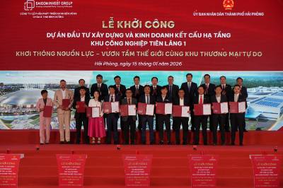 Trao biên bản ghi nhớ đầu tư với các đối tác tại KCN Tiên Lãng 1. Ảnh Tiến Vĩnh  - TTXVN 