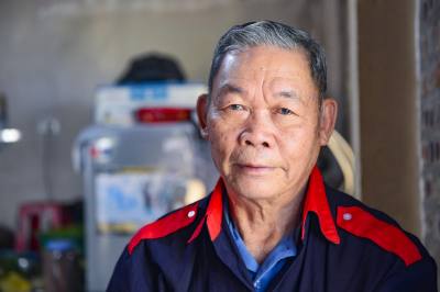 Ông Phùng Quang Du, thôn Hạ Sơn, xã Ngọc Lặc gửi trọn niềm tin vào những quyết sách đột phá để phát triển mạnh mẽ, toàn diện văn hóa và con người Việt Nam. Ảnh: Hoa Mai - TTXVN