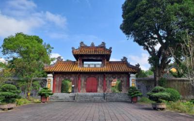 Điện Minh Thành thuộc quần thể lăng vua Gia Long là nơi thờ, thắp hương lễ bái Hoàng đế và Hoàng hậu. Ảnh: Nguyên Lý - TTXVN