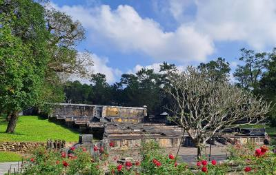 Khu vực tiền sảnh trước tẩm lăng vua Gia Long thuộc quần thể lăng vua Gia Long ở Huế. Ảnh: Nguyên Lý - TTXVN