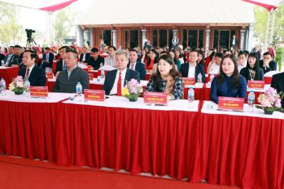 Các đại biểu dự Lễ khánh thành Dự án tu bổ, tôn tạo Khu di tích lịch sử Đại danh y Hải Thượng Lãn Ông Lê Hữu Trác tại thôn Liêu Xá, xã Nguyễn Văn Linh. Ảnh: Nguyễn Công Hải - TTXVN