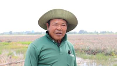 Ông Võ Văn Đông (ngụ ấp Bình Hòa, xã Phước Chỉ, tỉnh Tây Ninh) gửi gắm tâm tư, nguyện vọng và niềm tin Đại hội đại biểu toàn quốc lần thứ XIV của Đảng. Ảnh: Thanh Tân - TTXVN