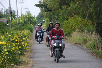 Hội Nông dân tỉnh Cà Mau kỳ vọng hệ thống hạ tầng, giao thông nông thôn hoàn thiện sẽ giúp nông dân thúc đẩy giao thương hàng hóa. Ảnh: Chanh Đa-TTXVN
