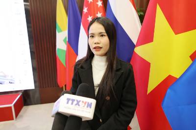 Em Nguyễn Thị Lan Anh, học viên thạc sĩ tại Đại học Kinh tế thương mại đối ngoại Bắc Kinh trả lời phỏng vấn phóng viên TTXVN tại Bắc Kinh. Ảnh: Công Tuyên-PV TTXVN tại Trung Quốc