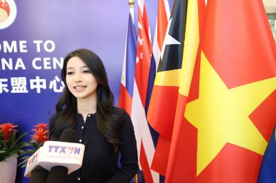 Em Nguyễn Thị Tuyết Mai, học viên thạc sĩ tại Đại học Nhân dân Trung Quốc trả lời phỏng vấn phóng viên TTXVN tại Bắc Kinh. Ảnh: Công Tuyên-PV TTXVN tại Trung Quốc