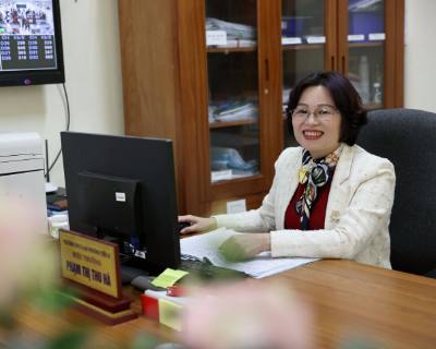 Cô Phạm Thị Thu Hà, Bí thư Chi bộ, Hiệu trưởng trường THCS Nam Phương Tiến B (xã Xuân Mai, Hà Nội) kỳ vọng Đại hội sẽ đề ra những chủ trương, quyết sách đúng đắn, sát thực, tiếp tục quan tâm đầu tư cho giáo dục, nhất là giáo dục phổ thông. Ảnh: Nguyễn Cúc - TTXVN