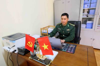 Thượng tá Lò Văn Diện, Chính trị viên Đồn Biên phòng cửa khẩu Quốc tế Lóng Sập, Bộ Chỉ huy Quân sự tỉnh Sơn La, kỳ vọng và đặt niềm tin vào Đại hội đại biểu toàn quốc lần thứ XIV của Đảng. Ảnh: Quang Quyết - TTXVN