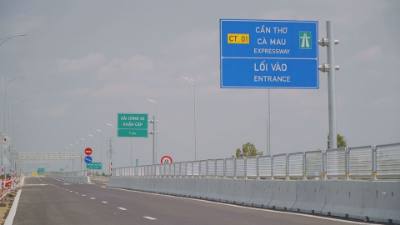 Dự án cao tốc Cần Thơ – Cà Mau đoạn Hậu Giang - Cà Mau tại xã Hồ Thị Kỷ (tỉnh Cà Mau). Ảnh: Tuấn Phi - TTXVN