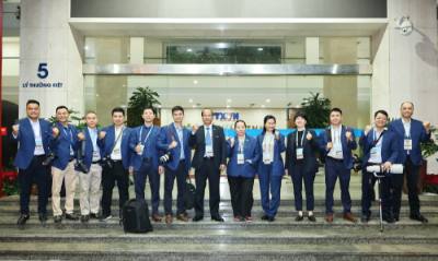 Phóng viên Ban biên tập Ảnh (Thông tấn xã Việt Nam) ra quân thực hiện chiến dịch thông tin Đại hội XIV của Đảng. Ảnh: TTXVN