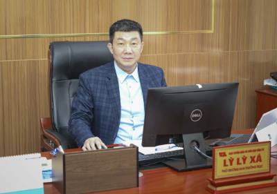 Ông Lỳ Lỳ Xá, Phó Trưởng Ban Thường trực Ban Tuyên giáo và Dân vận Tỉnh ủy Điện Biên trả lời phỏng vấn phóng viên TTXVN về Đại hội XIV của Đảng. Ảnh: Xuân Tư - TTXVN