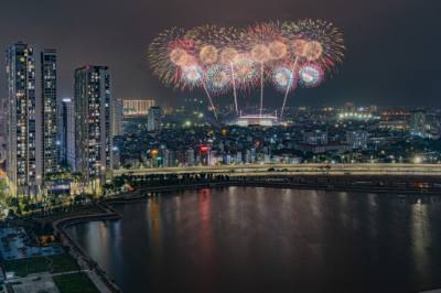 Màn pháo hoa tổng duyệt bắn pháo hoa chào mừng Đại hội đại biểu toàn quốc lần thứ XIV của Đảng. Ảnh: Phạm Tuấn Anh - TTXVN