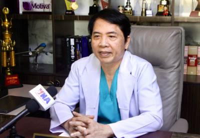 Tiến sĩ, Bác sĩ Heng LiHong - Phó Chủ tịch kiêm Tổng thư ký Hiệp hội Doanh nghiệp Việt Nam-Campuchia (VCBA), Ủy viên Ban Thường vụ Hiệp hội Doanh nhân Việt Nam ở nước ngoài (BAOOV), Giám đốc MED115 CLINIC tại Campuchia trả lời phỏng vấn phóng viên TTXVN tại Phnom Penh về Đại hội XIV của Đảng Cộng sản Việt Nam. Ảnh: Quang Anh - PV TTXVN tại Campuchia 