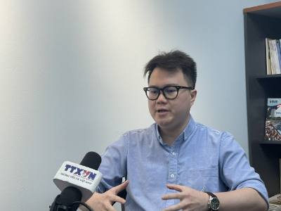 Ông Enzo Sim Hong Jun trả lời phỏng vấn phóng viên TTXVN tại Kuala Lumpur. Ảnh: Thành Trung - PV TTXVN tại Malaysia