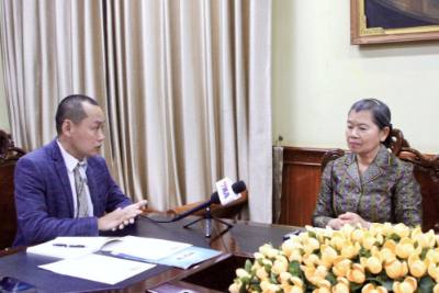 Samdech Kittisangha Bundit  Men Sam An trả lời phỏng vấn phóng viên TTXVN thường trú tại Phnom Penh. Ảnh: Quang Anh - PV TTXVN tại Campuchia. 