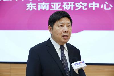 Giáo sư Hứa Lợi Bình, Giám đốc Trung tâm nghiên cứu Đông Nam Á thuộc Viện nghiên cứu Chiến lược toàn cầu và châu Á - Thái Bình Dương (CASS), Viện Khoa học xã hội Trung Quốc khẳng định, tập thể lãnh đạo mới được bầu tại Đại hội thể hiện sự kế thừa, đổi mới và tính kiên định. Đó là một đội ngũ có niềm tin vững chắc và sẵn sàng gánh vác trách nhiệm cải cách, tạo thêm động lực mạnh mẽ hơn nữa trong việc lãnh đạo Đảng và nhân dân Việt Nam đạt được hai mục tiêu một trăm năm. Ảnh: Quang Hưng - PV TTXVN tại Trung Quốc