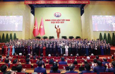 Ban Chấp hành Trung ương Đảng Cộng sản Việt Nam khoá XIV ra mắt Đại hội. Ảnh: TTXVN